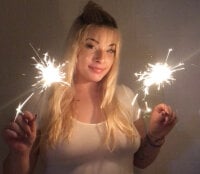 Miaaasturbate's Offline Chat Room