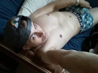 Baggin_Straight_Boys' Offline Chat Room