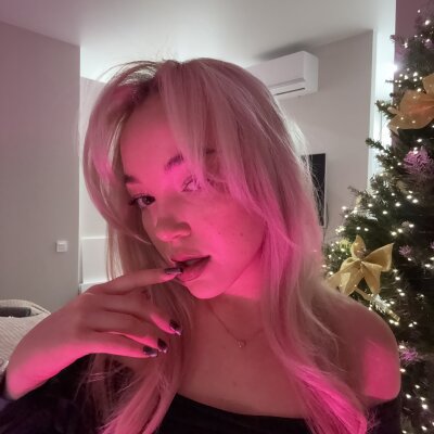 ChrissBerry Live Cam on StripChat