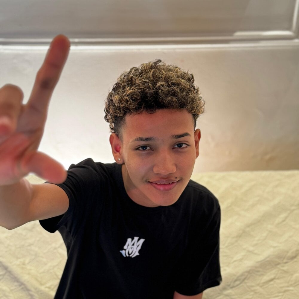 _noah19 from stripchat