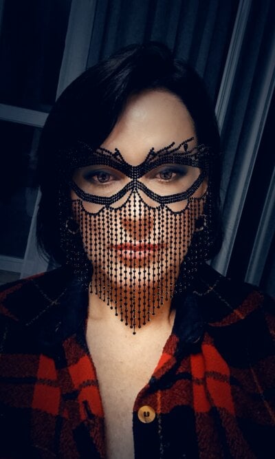 Luna_7777 on StripChat