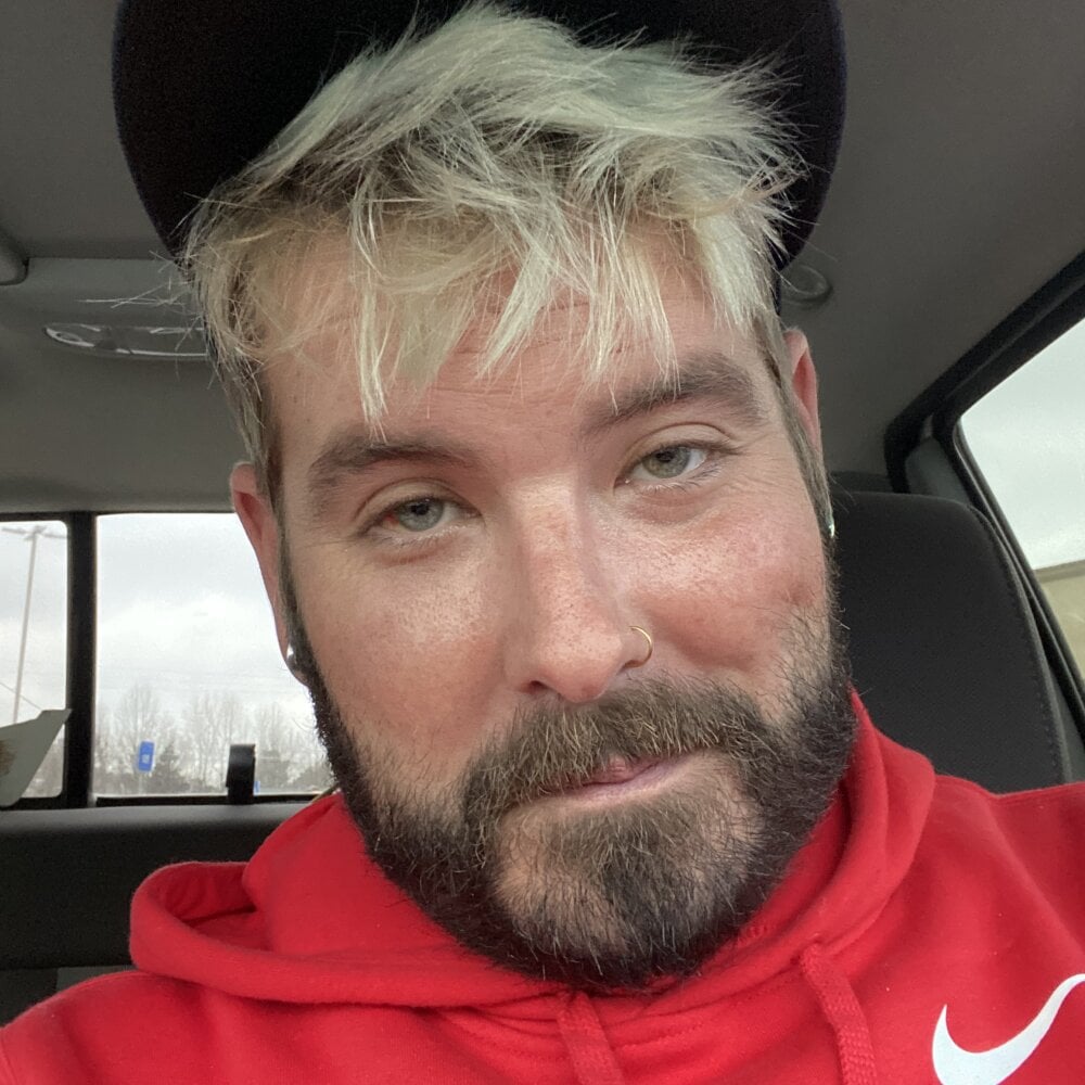 8inchwhitedik's Offline XXX Chat