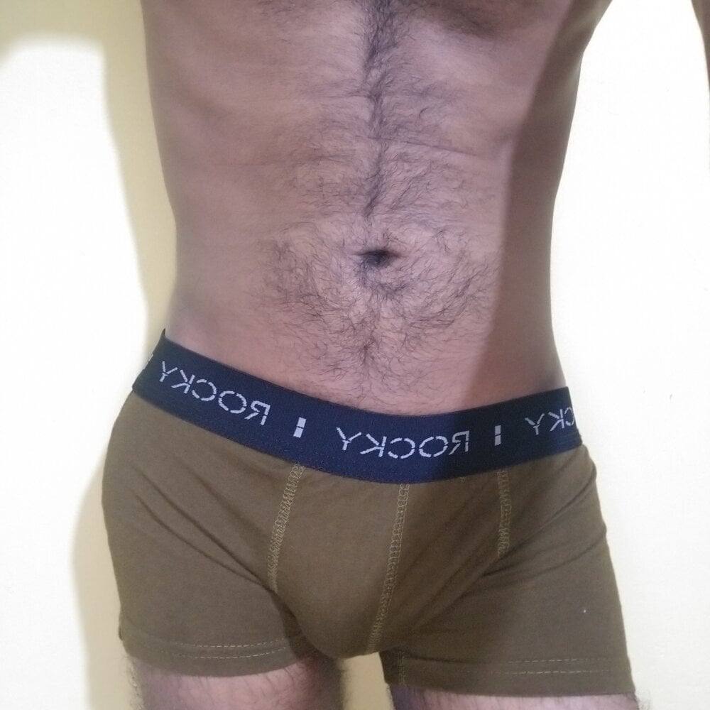 Live sex webcam photo for DesiCouple99 #292269470