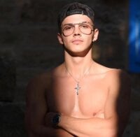 Ultrailluminatedd's webcam live show