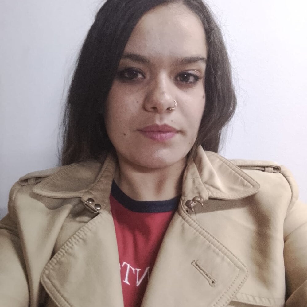 stripchat avril_ruizcm webcam profile pic via watchgirlcam.com