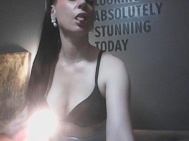 Live sex webcam photo for Audrey_hotty #290051261