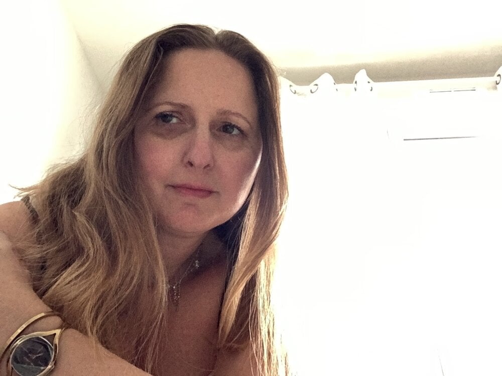 bestlivesexchat.com luna11000 livesex profile in szech-republic cams