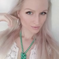 SandyTheQueen's Offline Chat Room