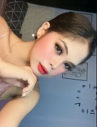 yoursweetreina's webcam live show