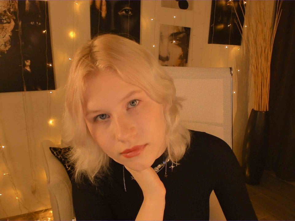 sexlivecamsites.com agataluuna livesex profile in this-is-my-little-secret cams