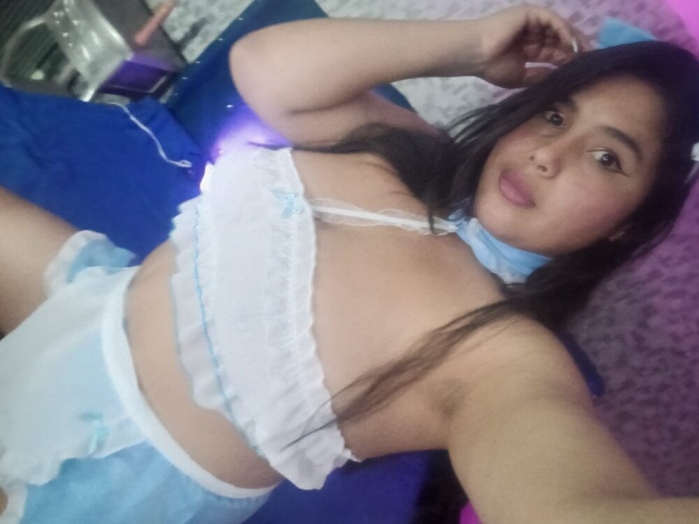 cheapadultsexcams.com gemma_bellini livesex profile in colomb cams