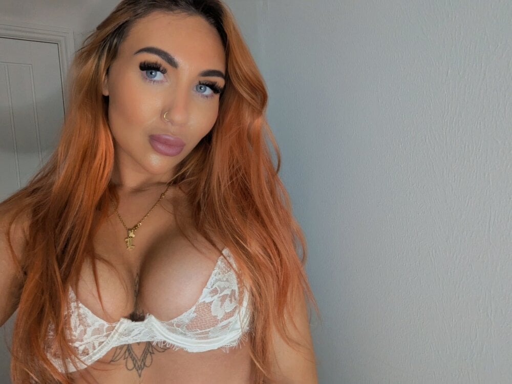 badgirlwebcam.com lauriexx livesex profile in united cams