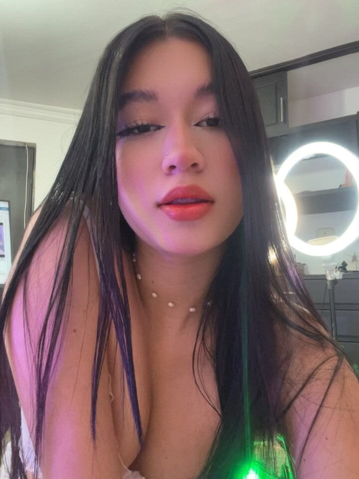 emilly_star from stripchat