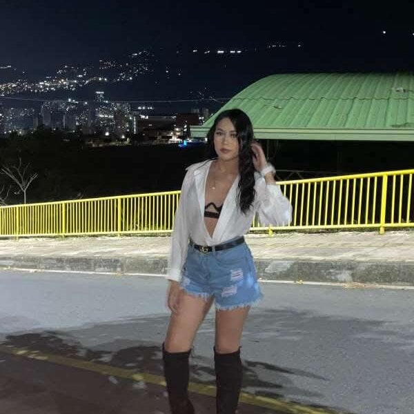 amateursex-livecam.com silvanacortes livesex profile in small-tits cams