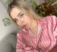 Lily_Sweet18's Offline XXX Chat