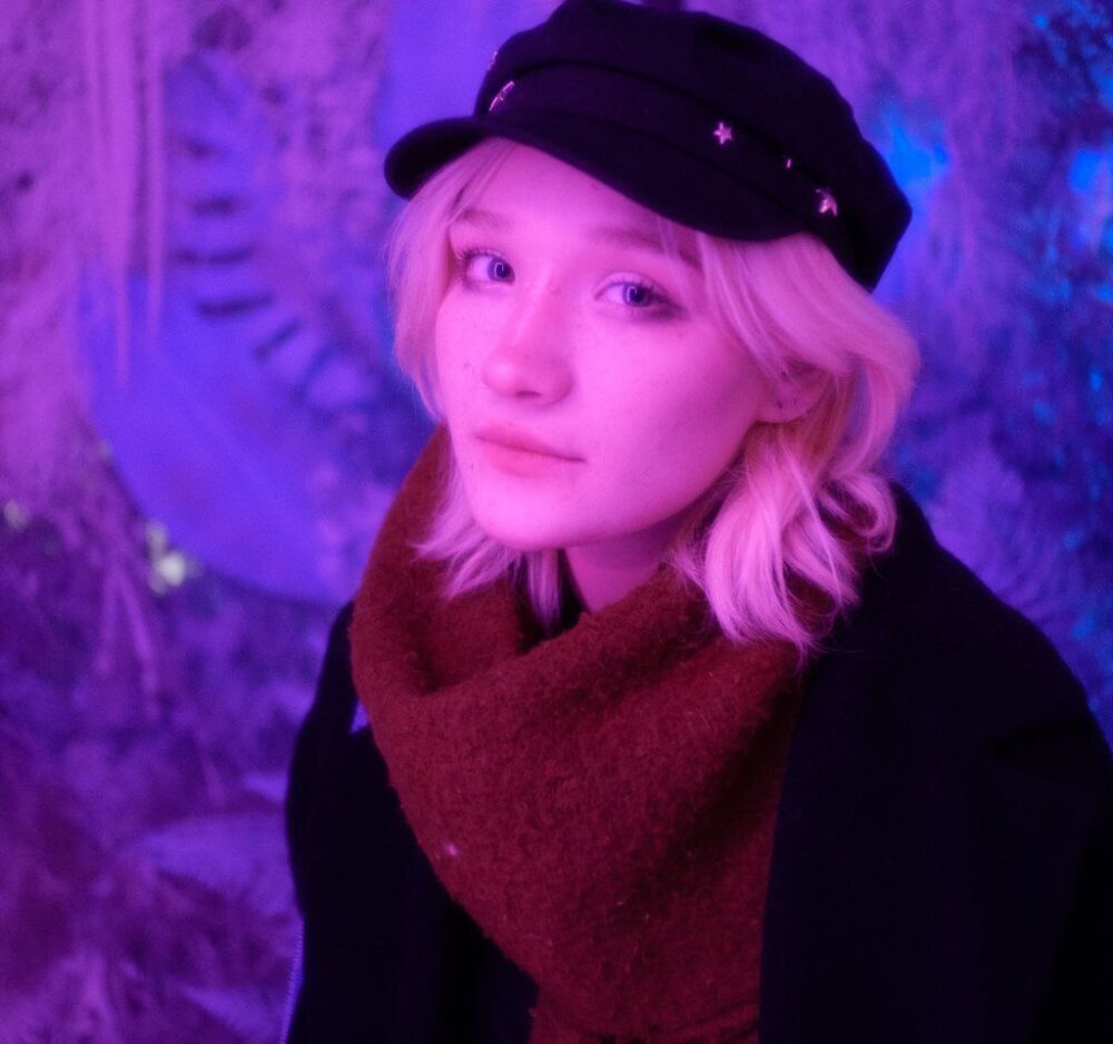 watchgirlcam.com adelinamaddalena livesex profile in english cams