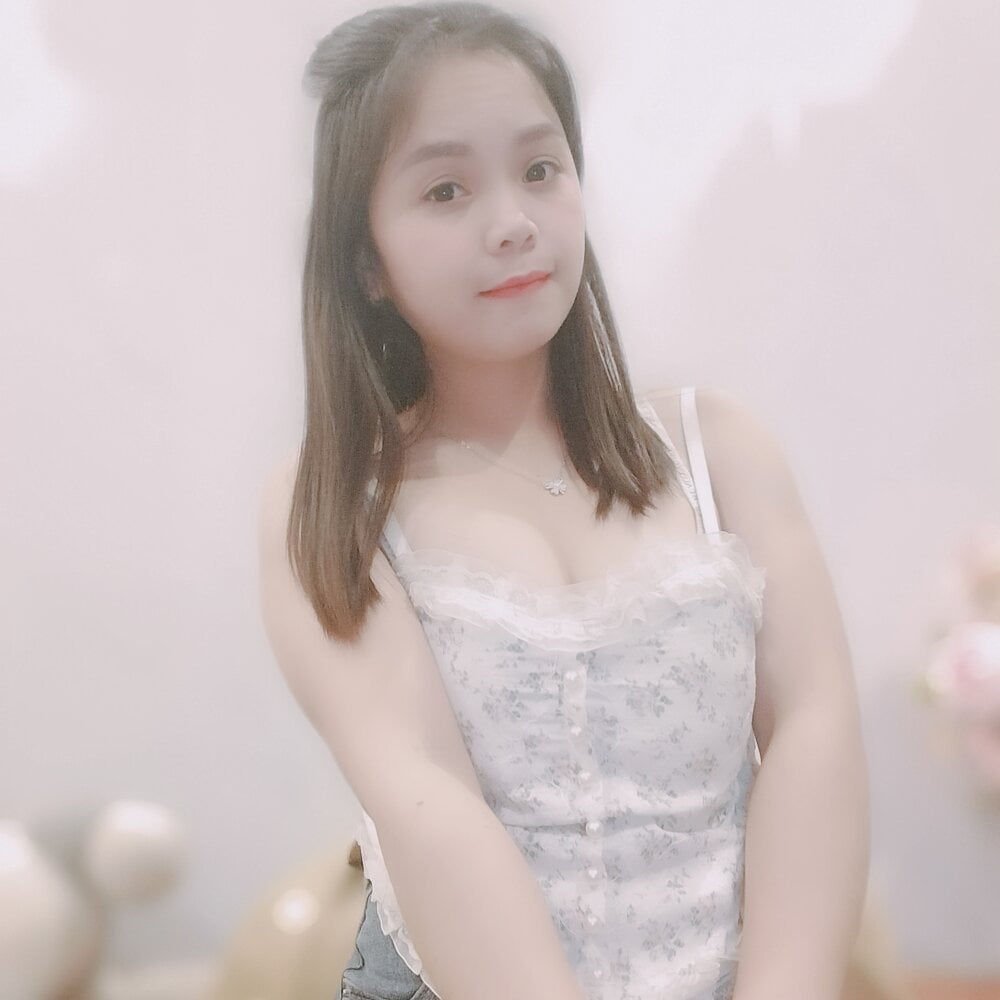 Liora-123's Offline XXX Chat