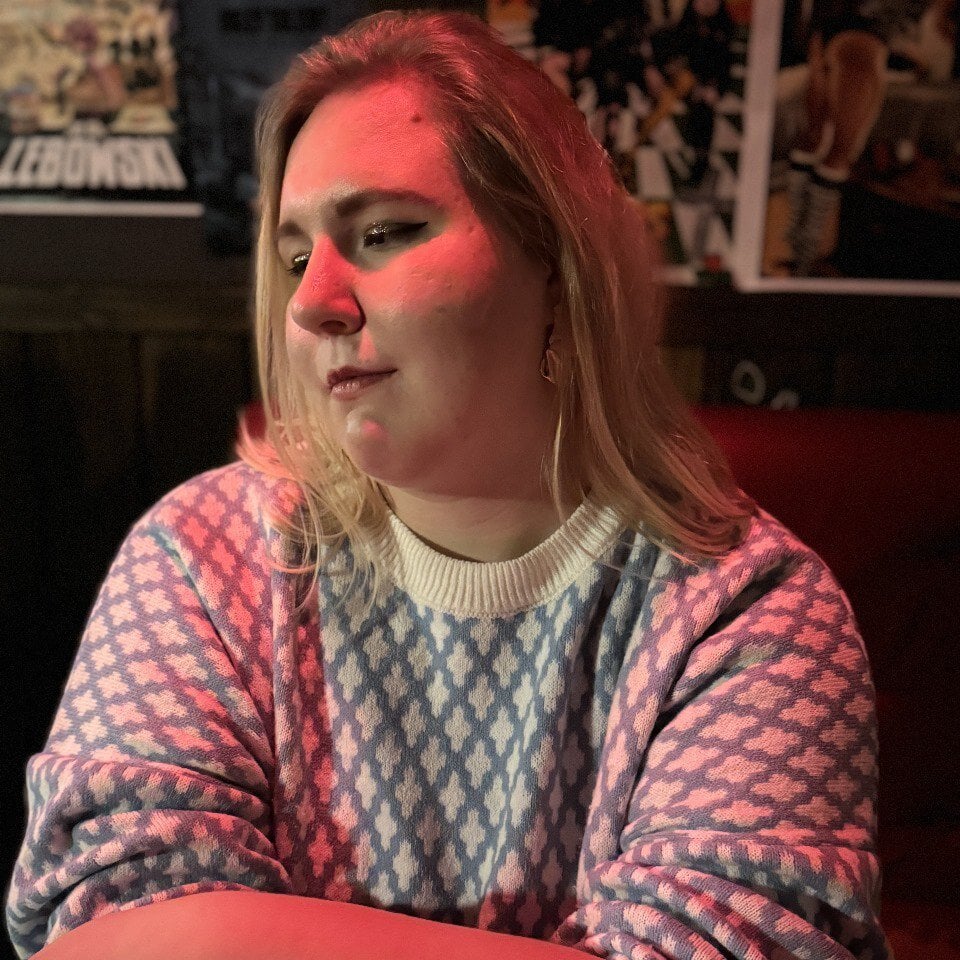 myliveeroticcams.com secretgoddesss livesex profile in i-live-in-the-sunflower-field cams