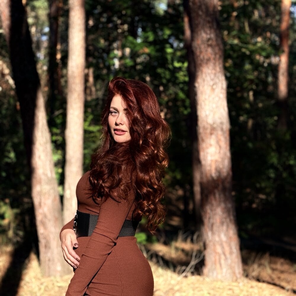 free6cams.com elliesin livesex profile in red-hair cams