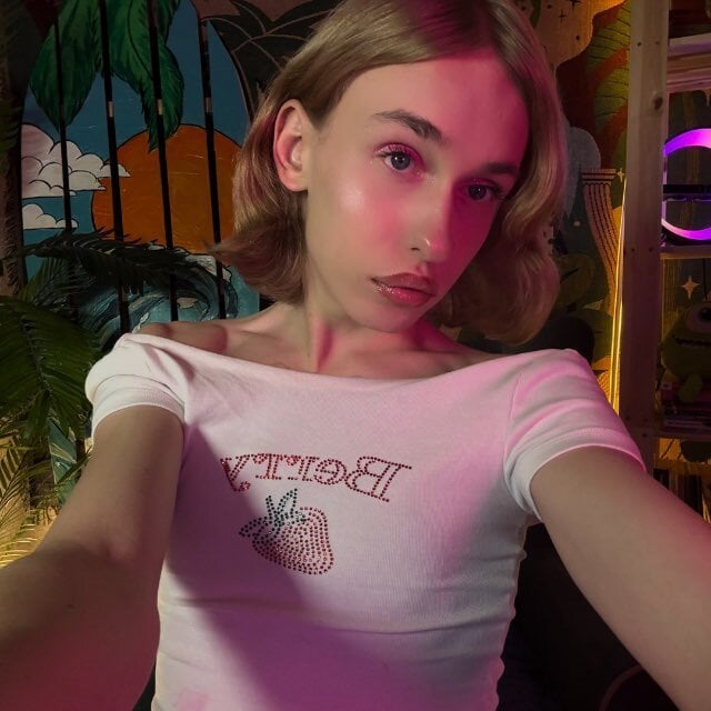 miss_barbie111's Offline XXX Chat