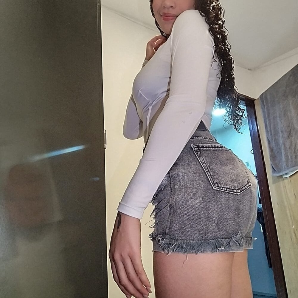 onaircams.com strawberrygirl2003 livesex profile in thin cams