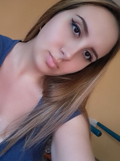 Andreea7 Female Smallaudience Online Cam Adult