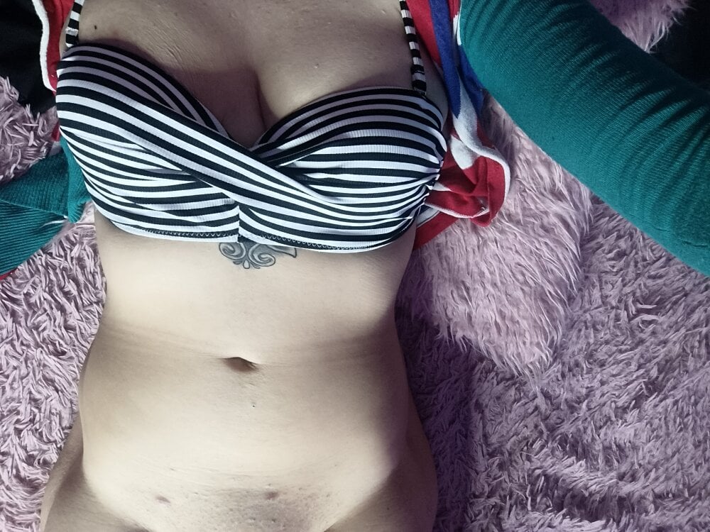 Amy-Dark live cam model at StripChat