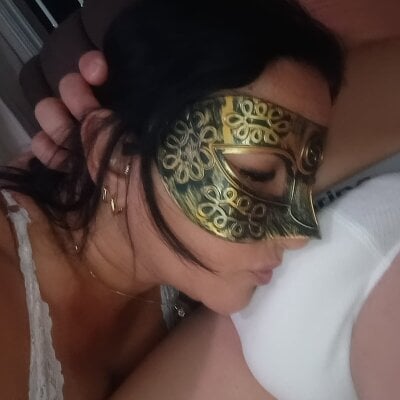 CleoHot25 Live Cam on StripChat and RICams