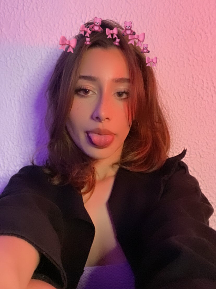 Live sex webcam photo for hottiecattiee #289979093