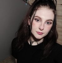 Young_Stephanie's Offline Chat Room