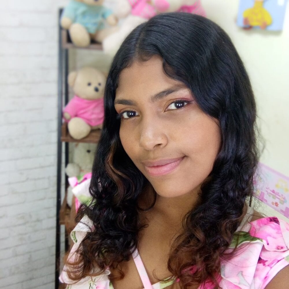 Live sex webcam photo for Danielle_Green #289799218