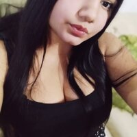 Ana_Leo22's Offline Chat Room
