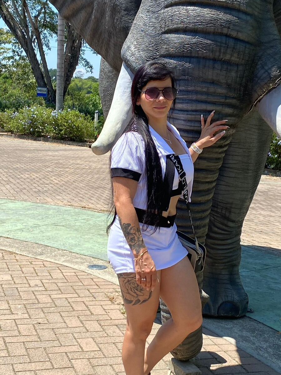 247camsex.com scarlett__noir livesex profile in spanish cams