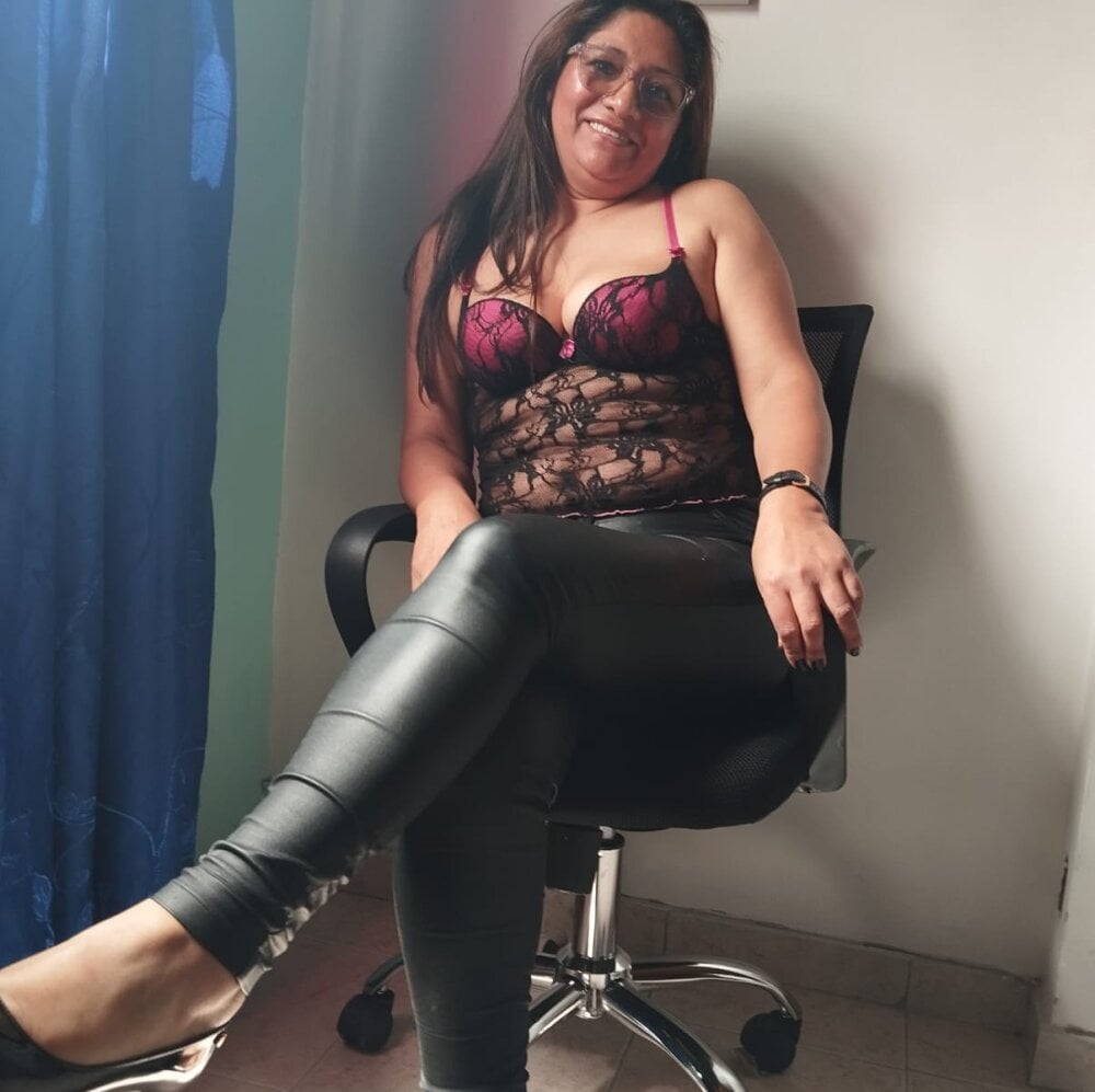 iluvcams.com pamela_sexy23 livesex profile in colom cams