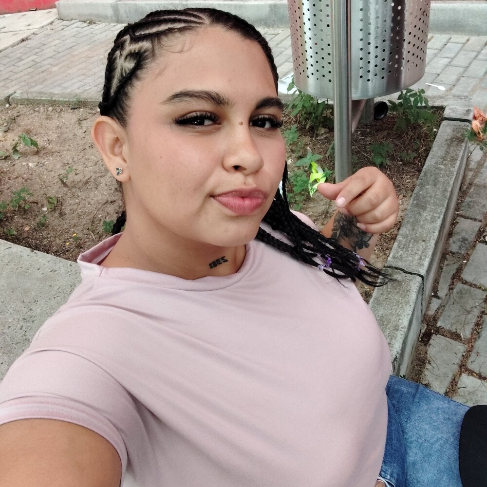 Paola_1203 Offline XXX-Chat