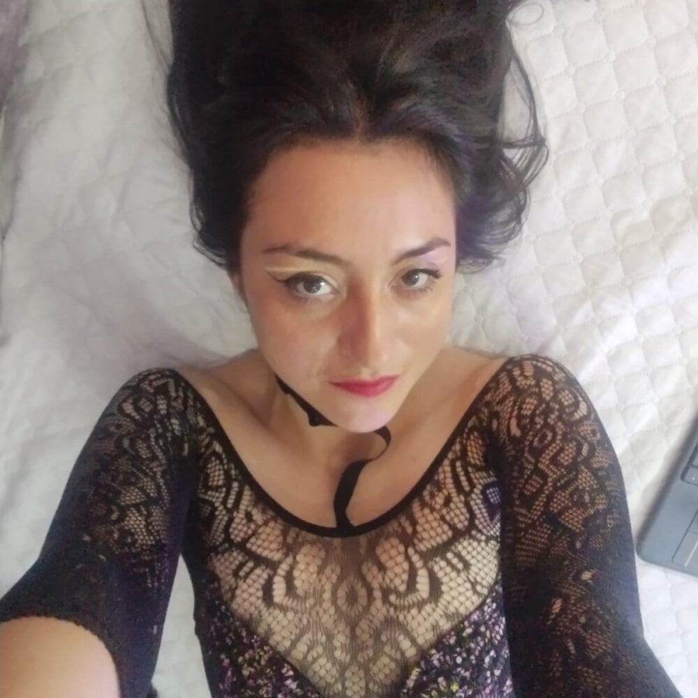 Pandora69Sade's Offline Chat Room