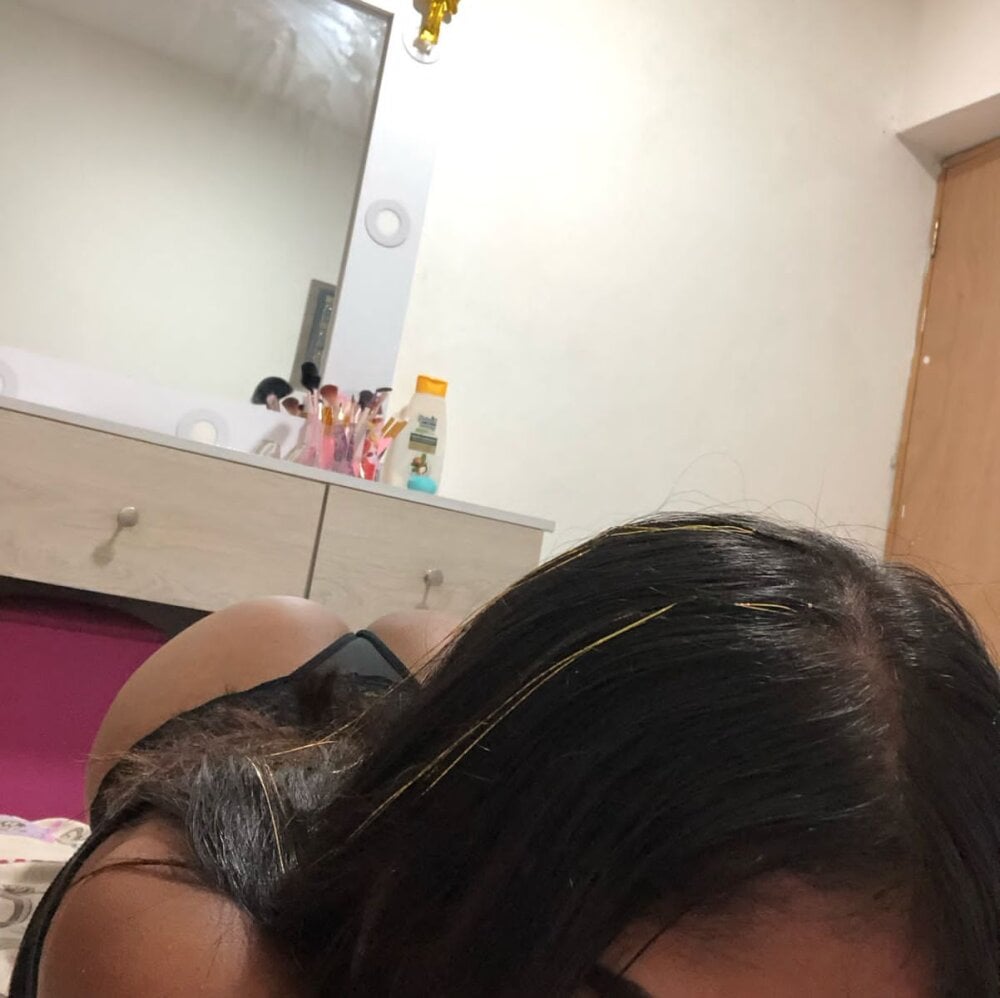 cheapadultsexcams.com isismoon livesex profile in spanish cams