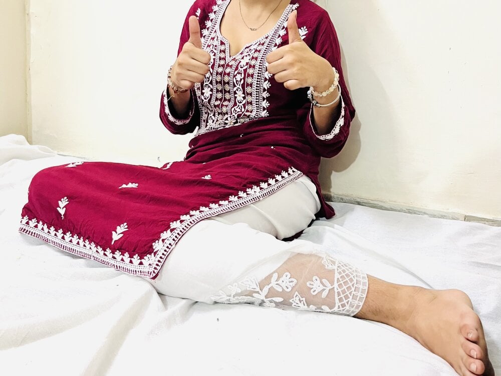 neha_tyagi from stripchat