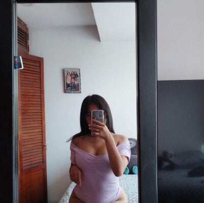 Emelyroose