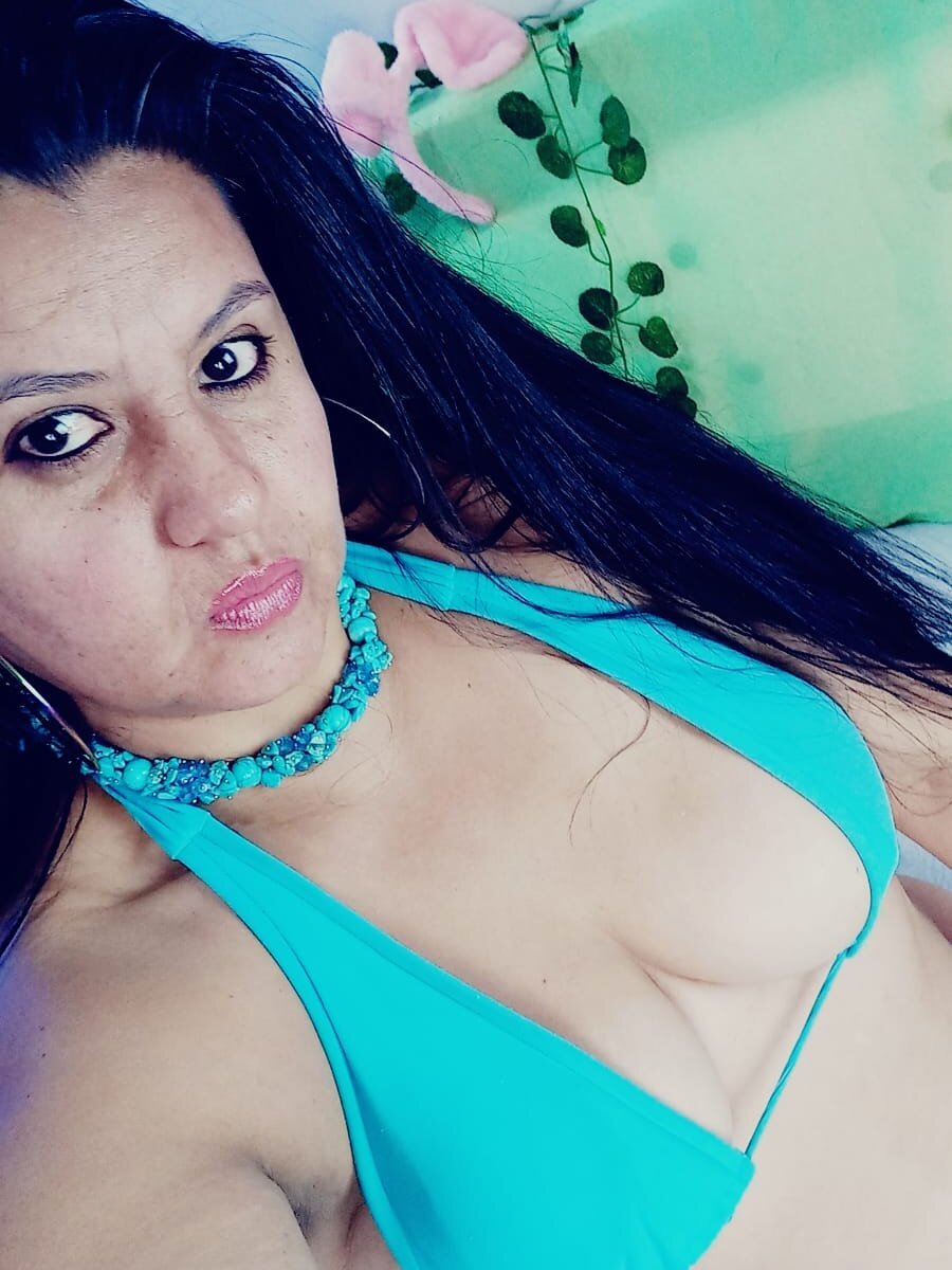 livesexr.com angelicamilf livesex profile in here-must-be-some-joke cams