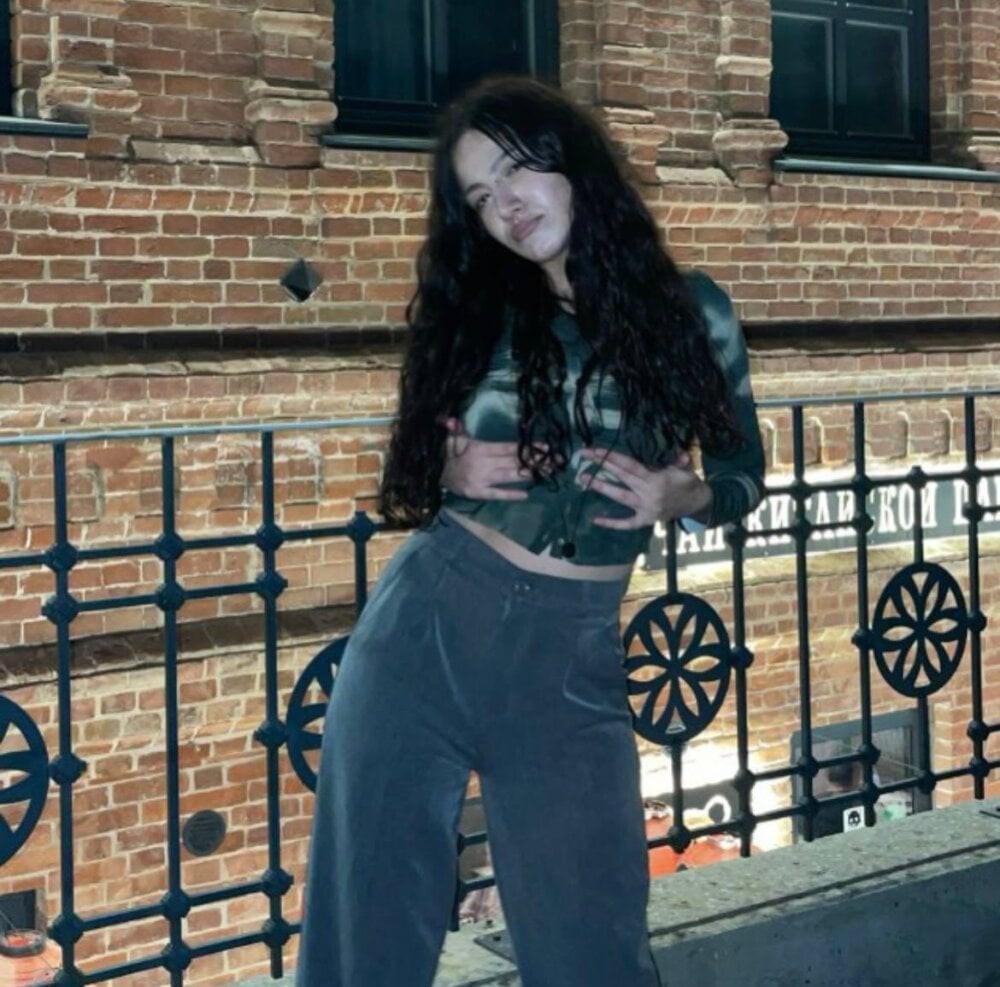 sexlivecamsites.com mulan_lo livesex profile in always-by-your-side cams