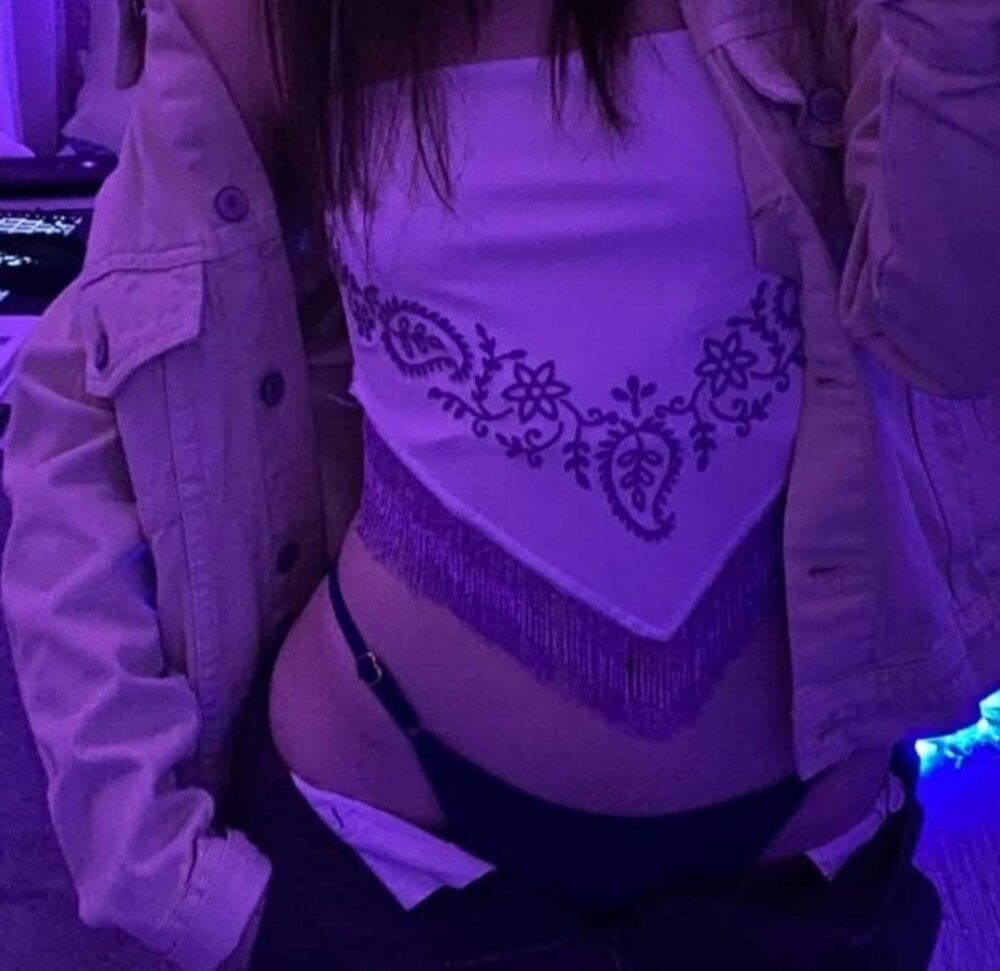 AngelAngelin offline XXX-chat