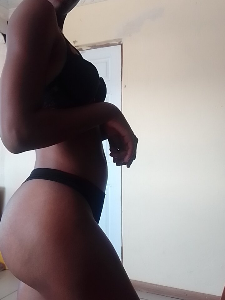 myliveeroticcams.com sexymonistar livesex profile in straight cams