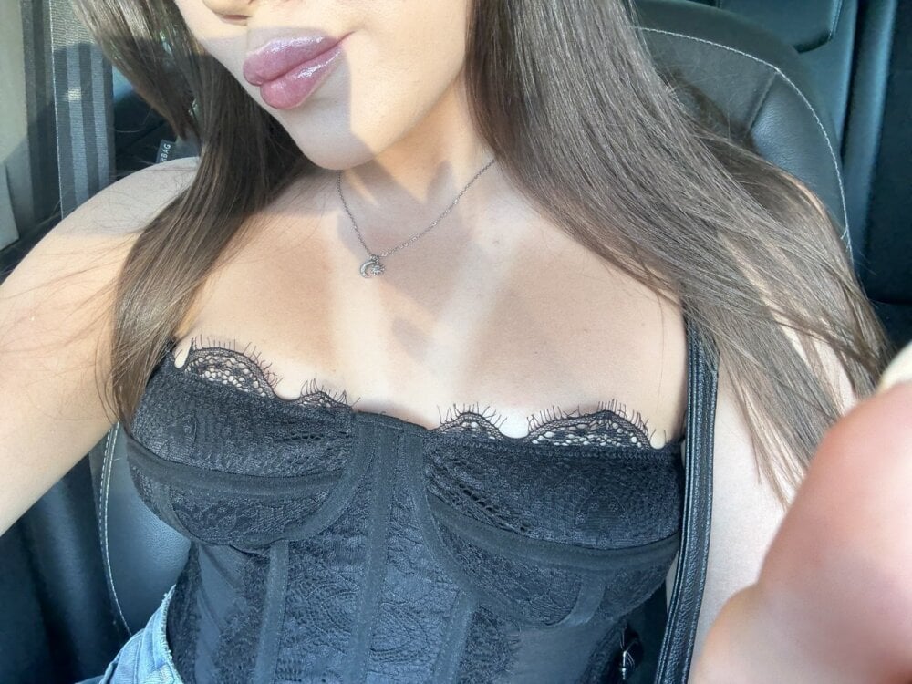sexlivecamsites.com rrredrrroom livesex profile in always-by-your-side cams
