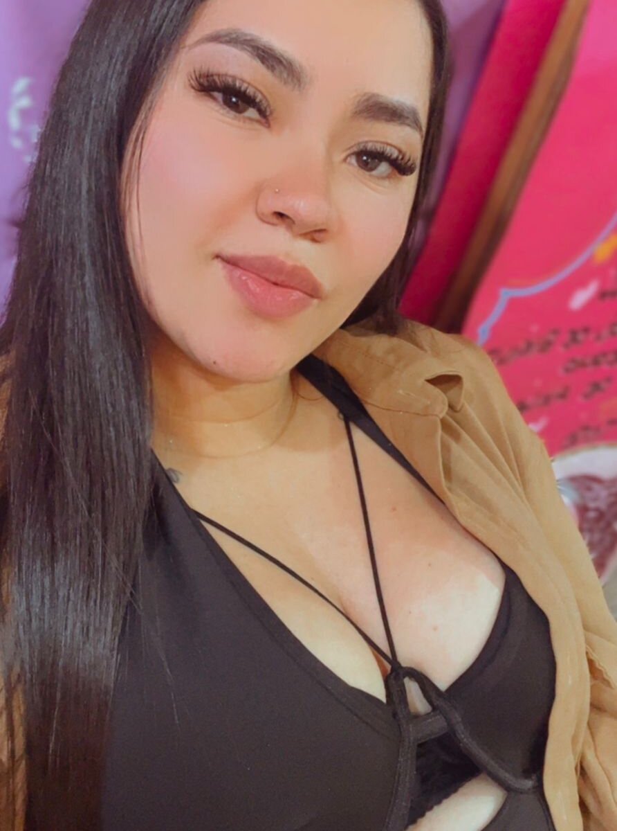 stripchat lusiana_wish webcam profile pic via rudecam.live