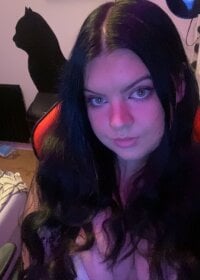 sexyinred20's Offline Chat Room