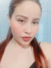 Martinaa__pink's Offline Chat Room