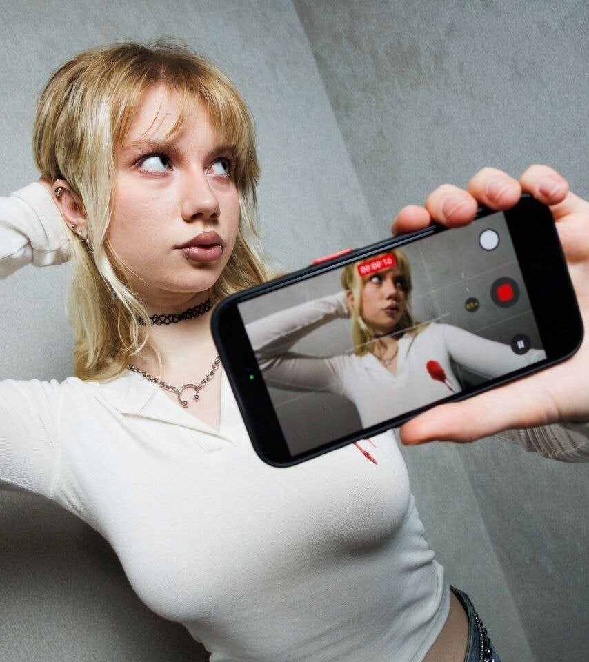 glamcambabes.com bladesonya livesex profile in bisexual cams