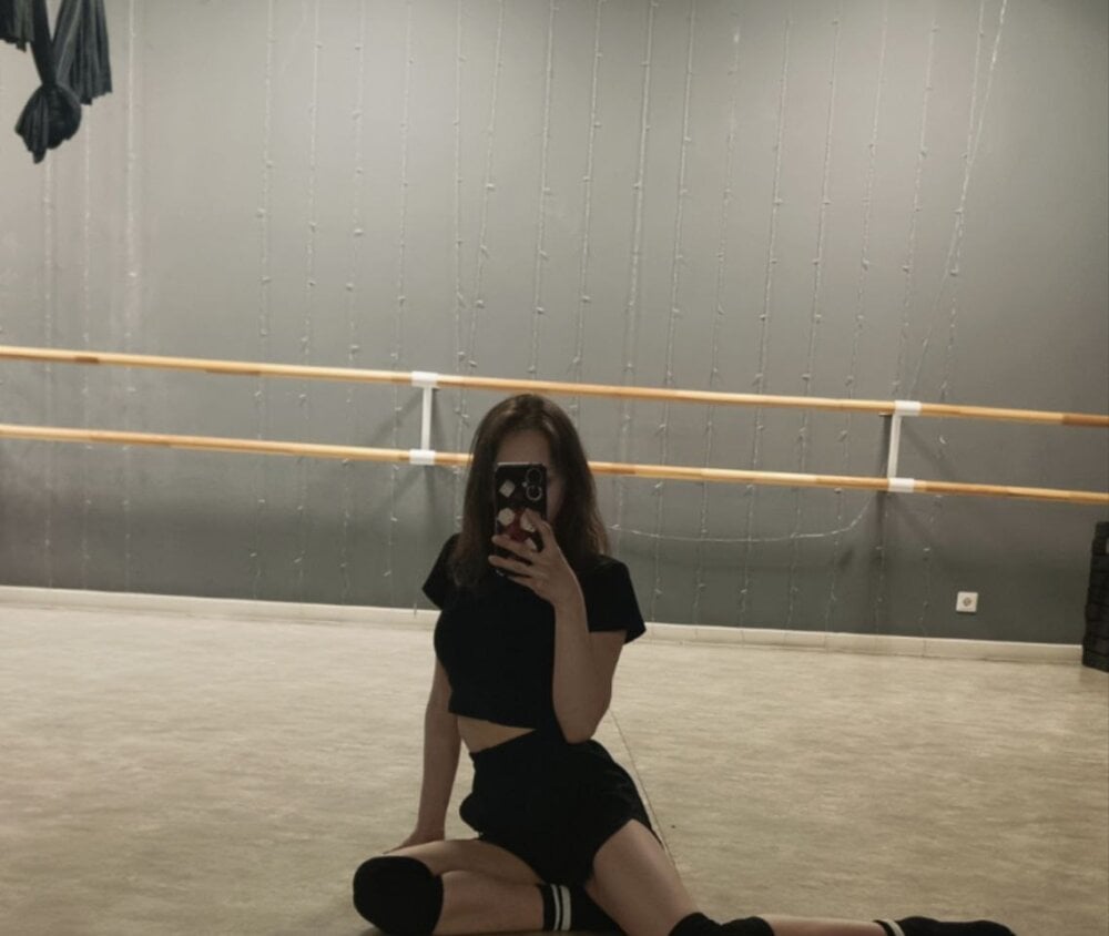 chatnmate.com charming_charisma livesex profile in granny cams