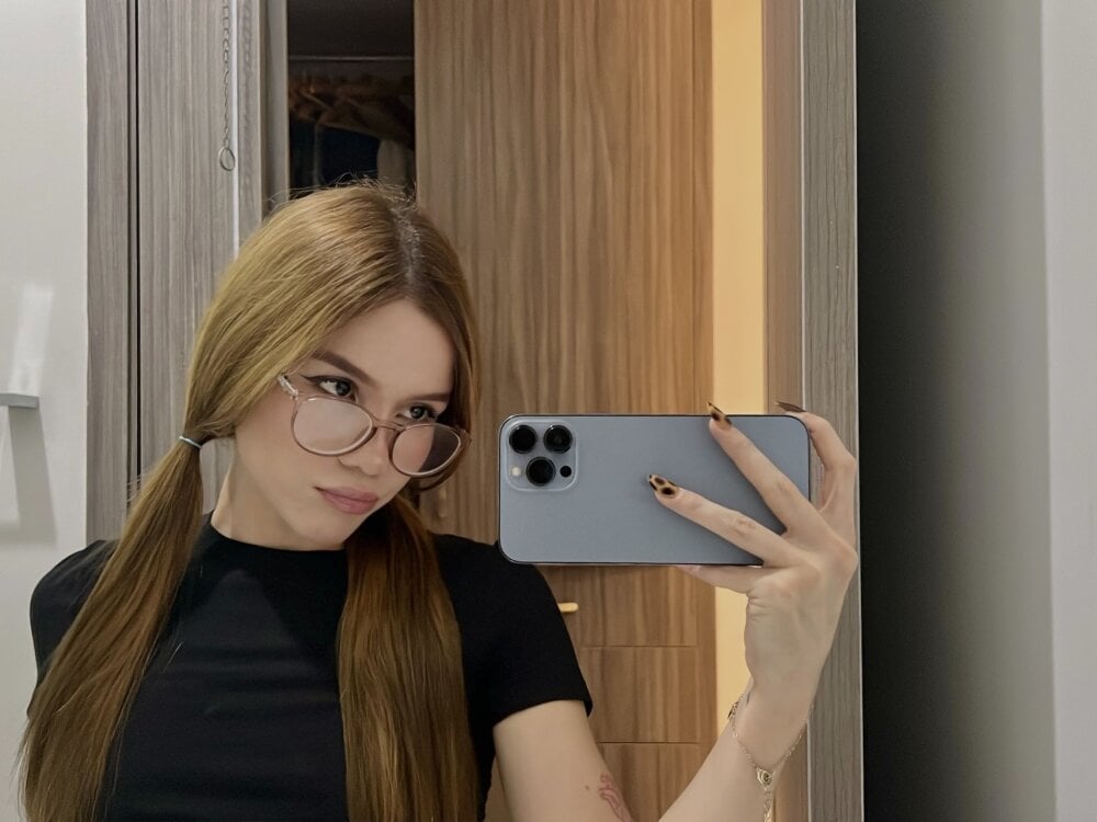 alexandra-16 from stripchat